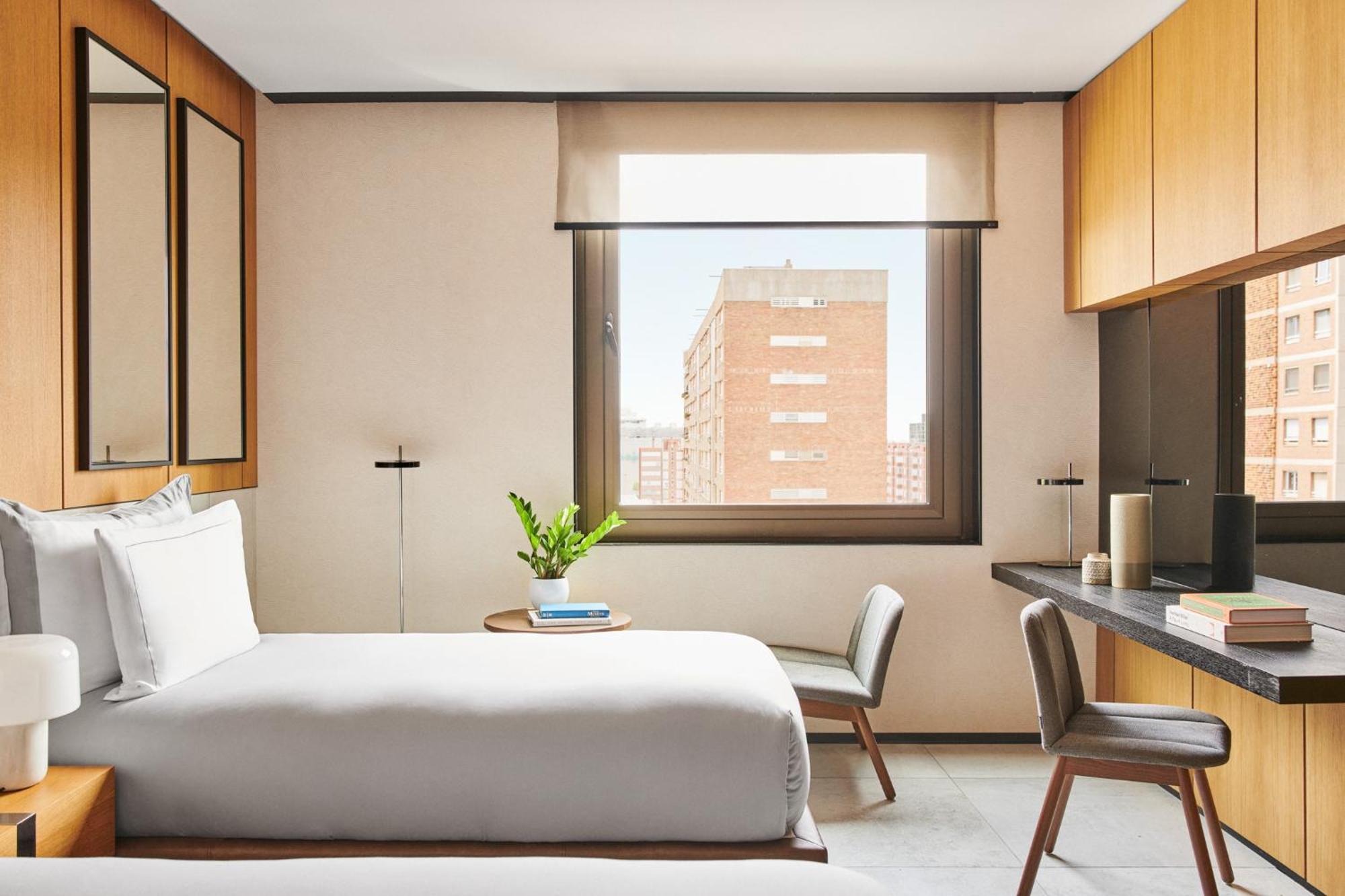 Hotel Grand Hyatt Barcelona Exteriér fotografie A room at the Standard East Village