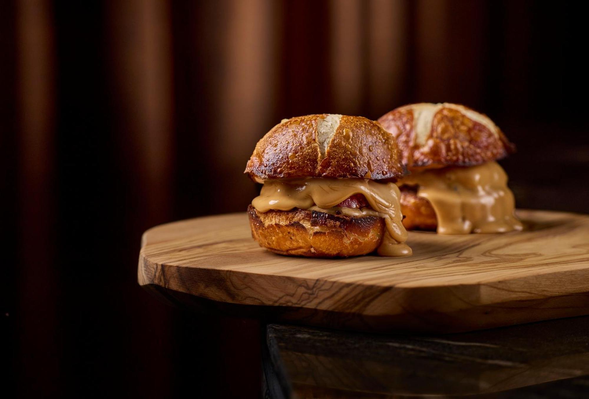 Hotel Grand Hyatt Barcelona Exteriér fotografie A pretzel bun with a peanut butter and jelly filling