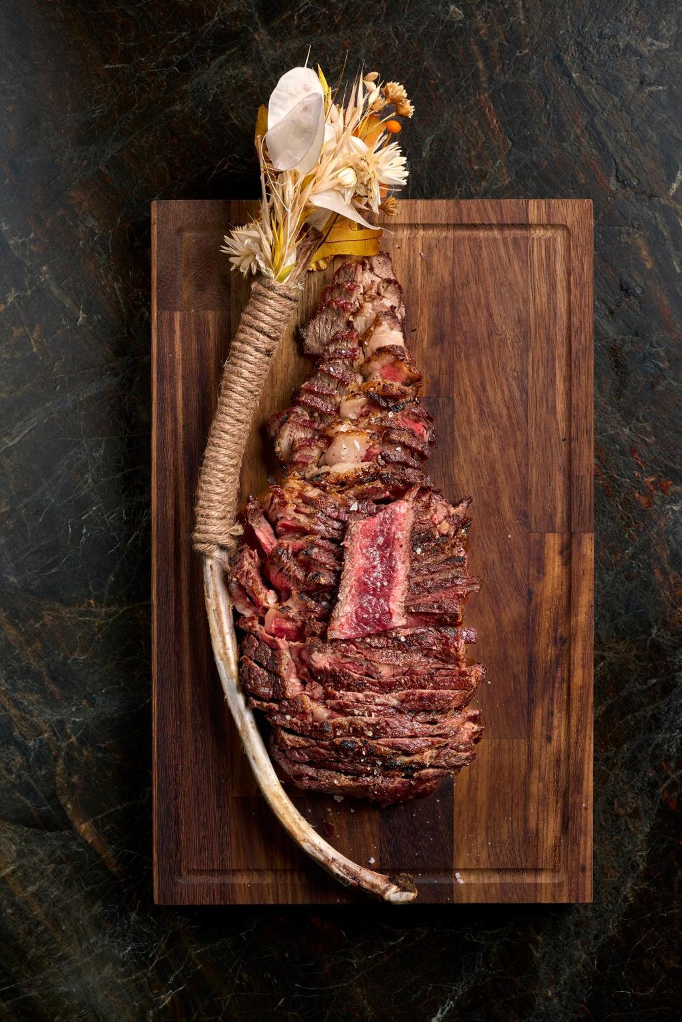 Hotel Grand Hyatt Barcelona Exteriér fotografie A grilled tomahawk steak